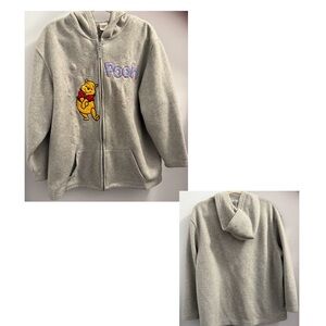 Vintage Disney Gray Sweatshirt with Winnie the Pooh Graphic